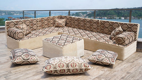 Traditional Corner Arabic